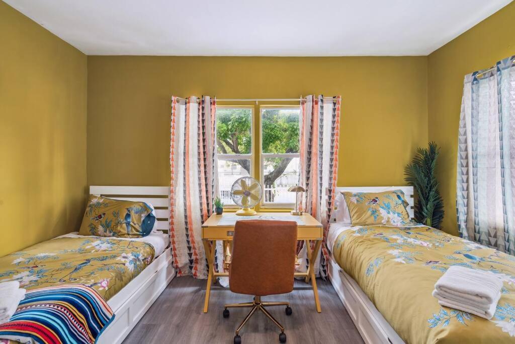 New! Havana Nights Villa ! Walk To Calle Ocho! Miami Exterior photo